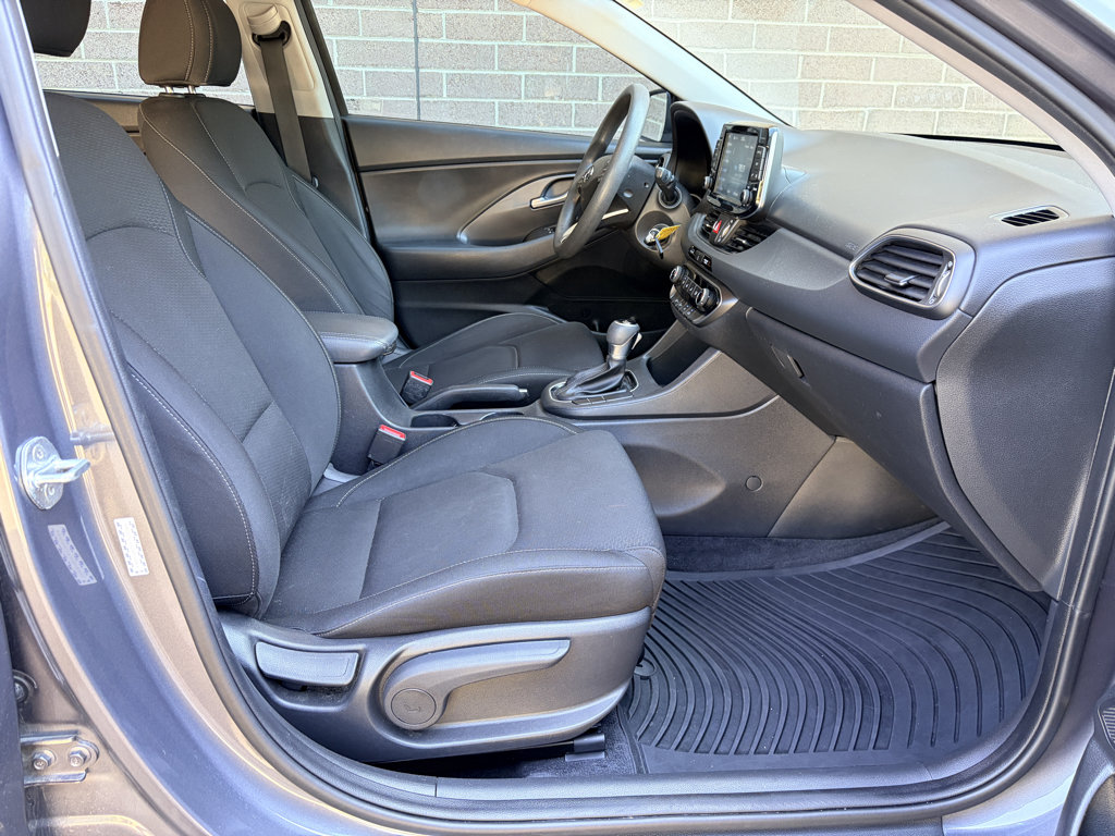 Used 2018 Hyundai Elantra GT FWD image 21