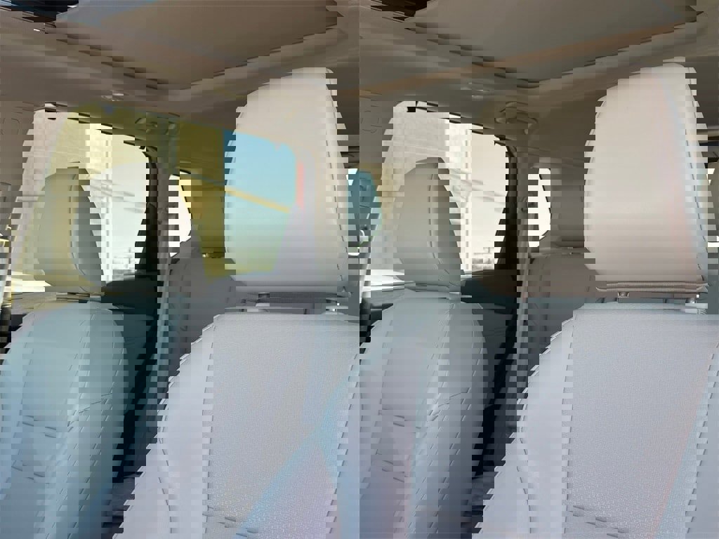 Used 2023 Nissan Rogue SV w/ SV Premium Package image 12