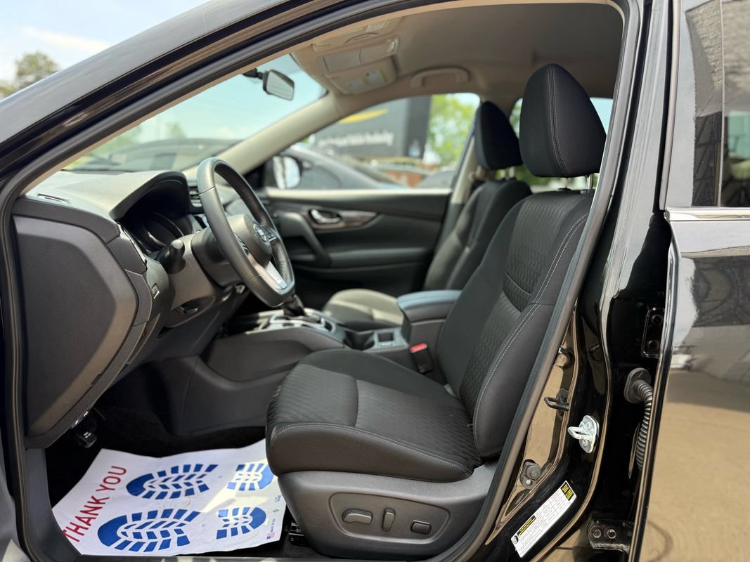 Used 2017 Nissan Rogue SV AWD/4WD image 10