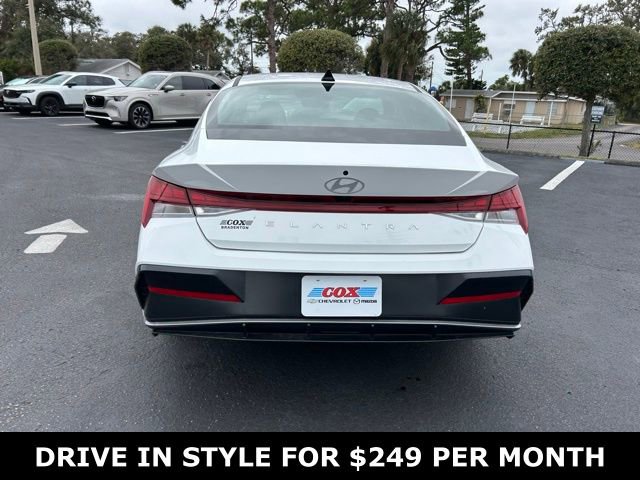 Used 2025 Hyundai Elantra SEL image 5