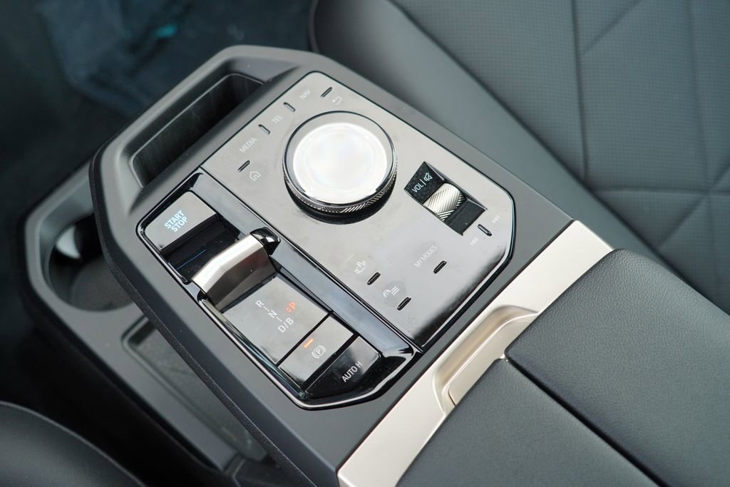 New 2026 BMW iX xDrive60 w/ Premium Package image 17