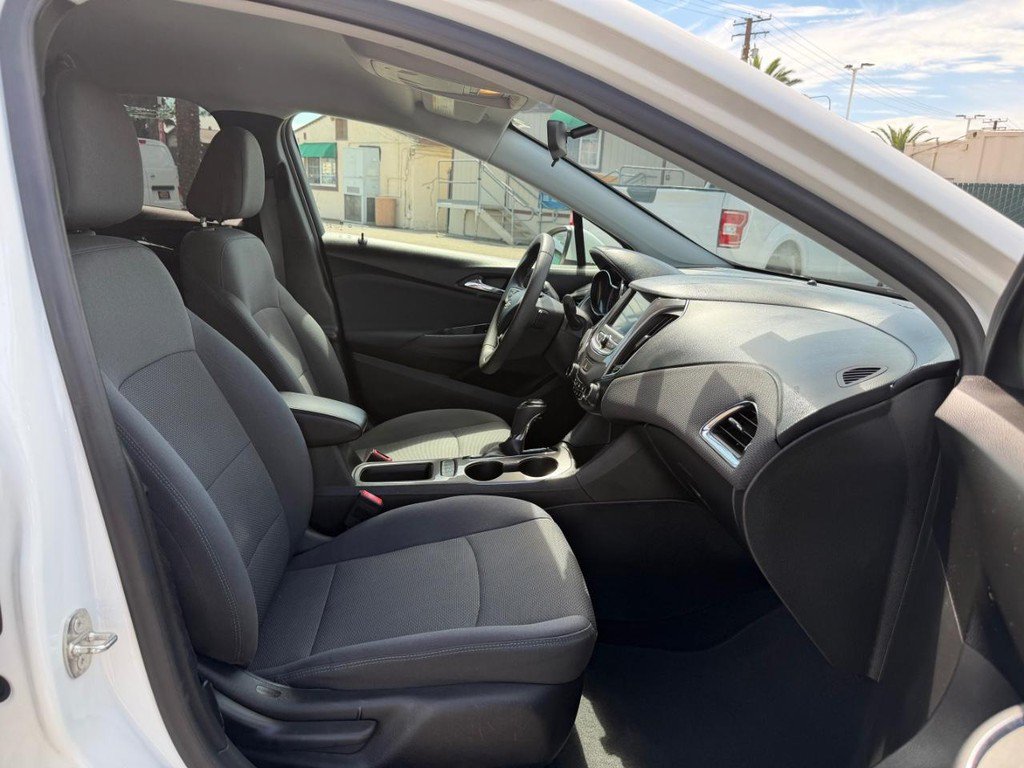 Used 2019 Chevrolet Cruze LT w/ Convenience Package FWD image 19