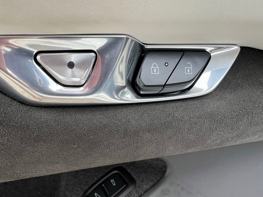 Used 2023 Chevrolet Corvette Stingray Premium Conv w/ Z51 Performance Package image 29