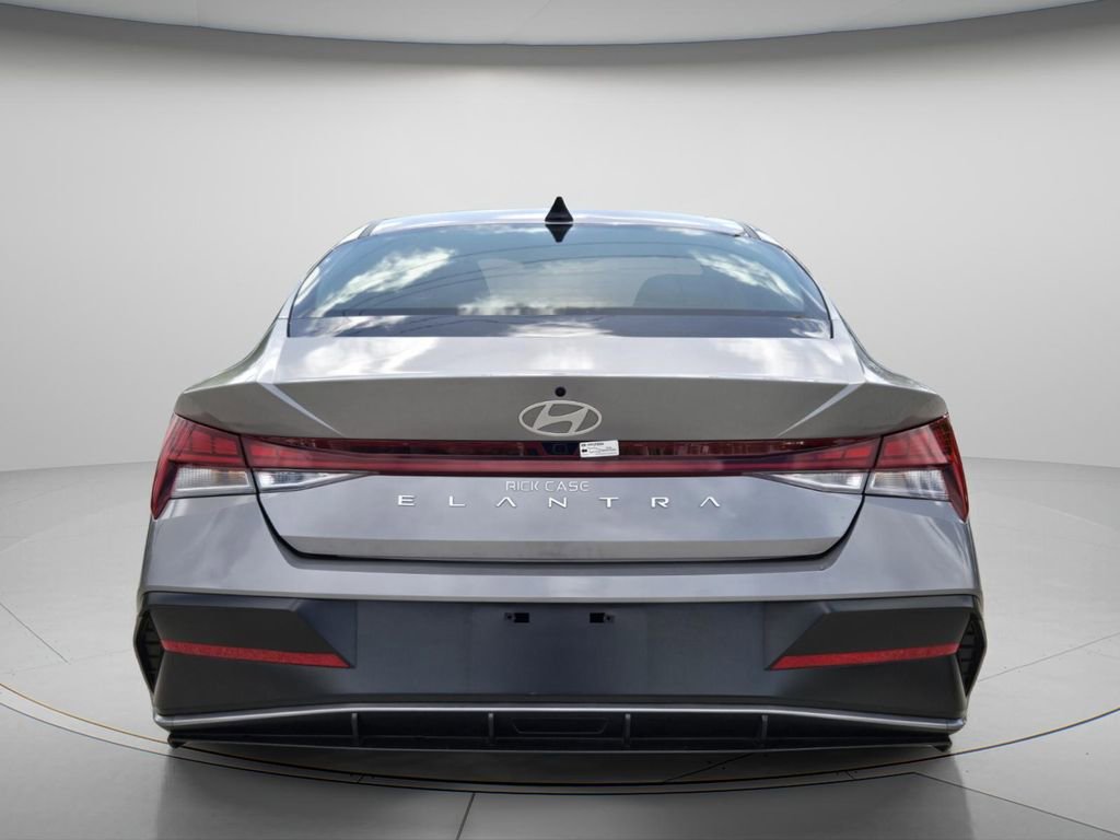 Certified 2025 Hyundai Elantra SEL FWD image 6
