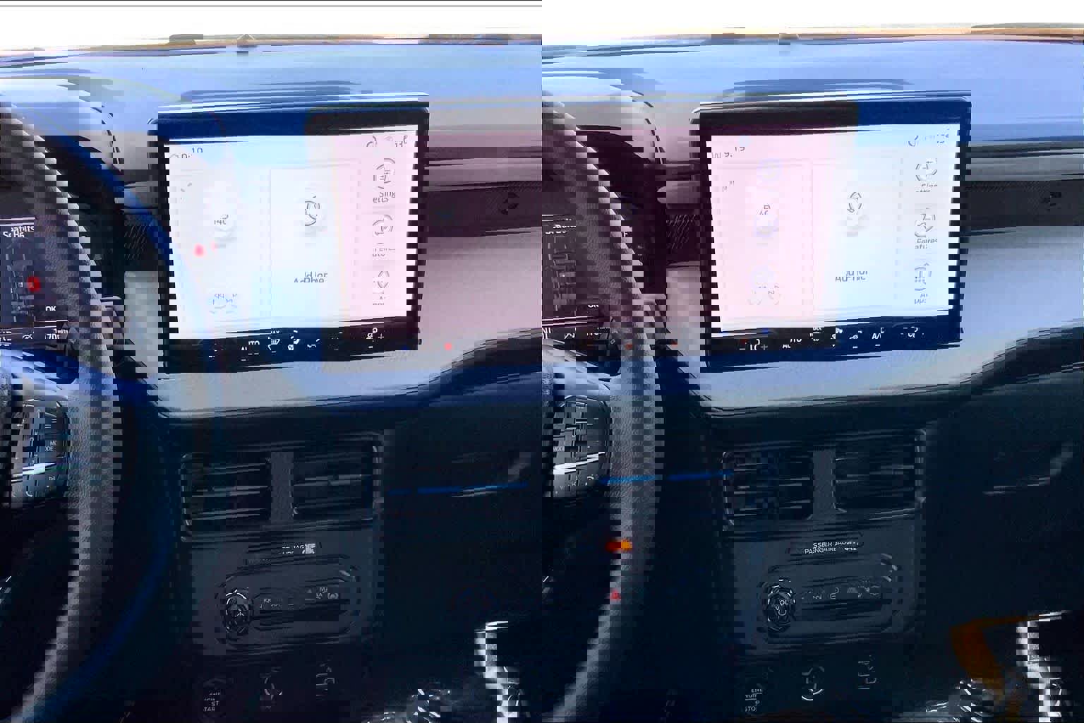 Used 2025 Ford Maverick XLT w/ Equipment Group 302A image 7