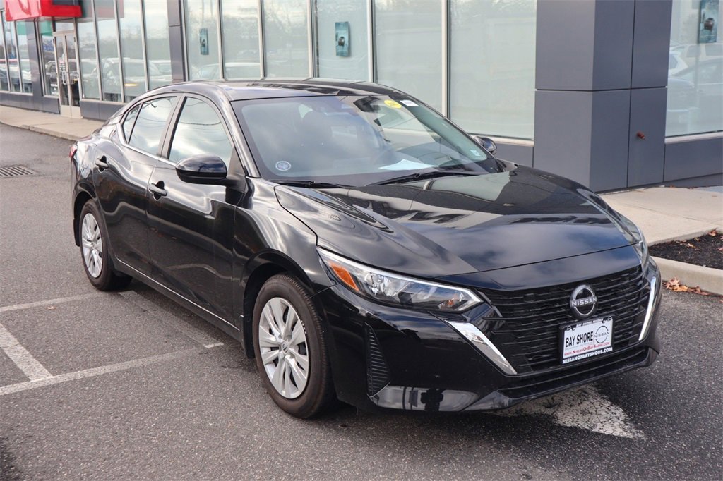 Certified 2025 Nissan Sentra S image 3