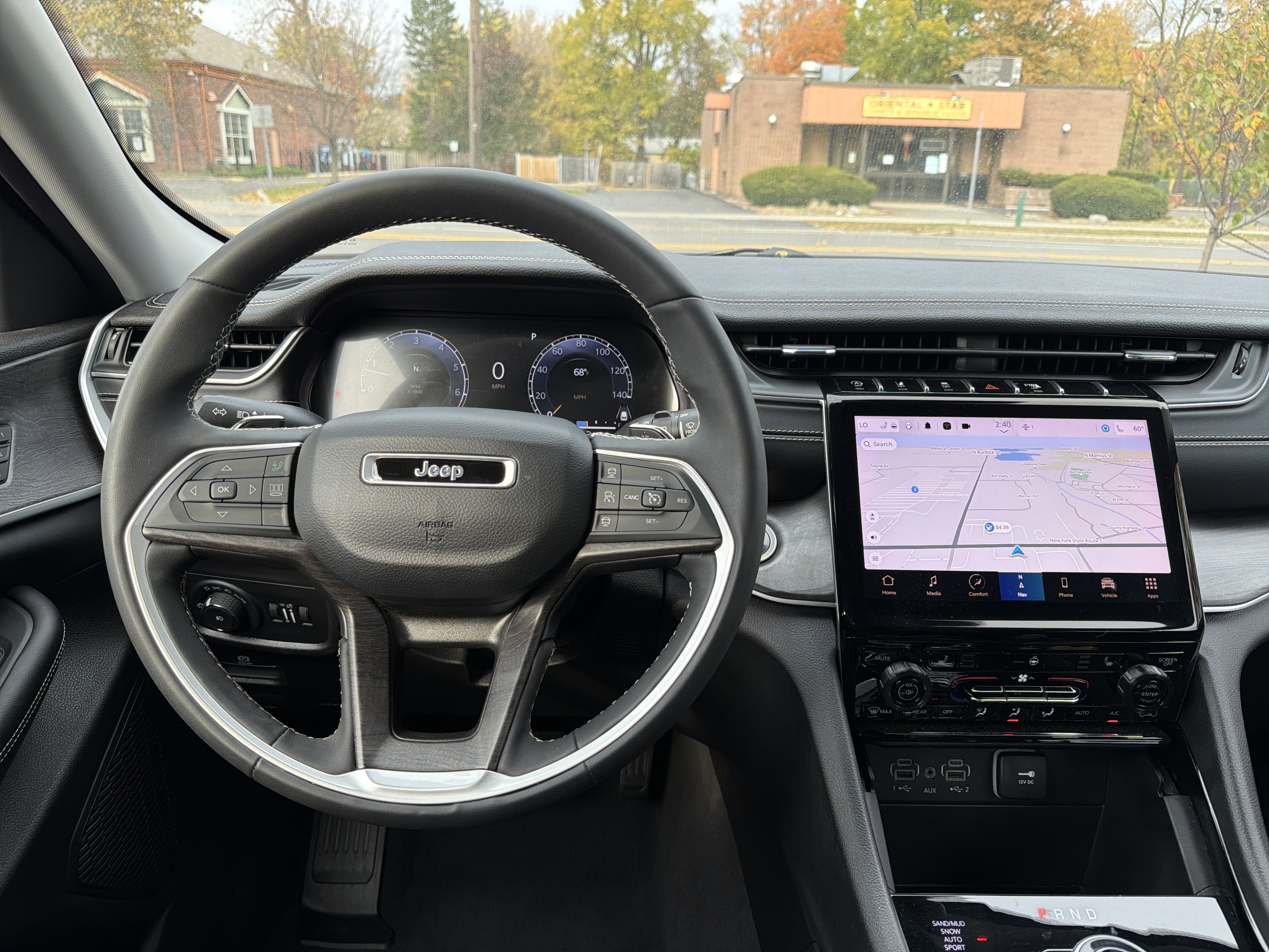 Used 2023 Jeep Grand Cherokee Limited AWD/4WD image 17