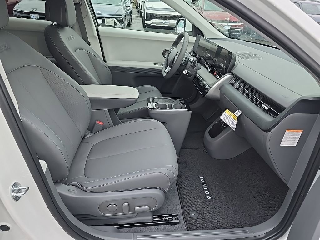 Certified 2025 Hyundai Ioniq 5 SEL image 30