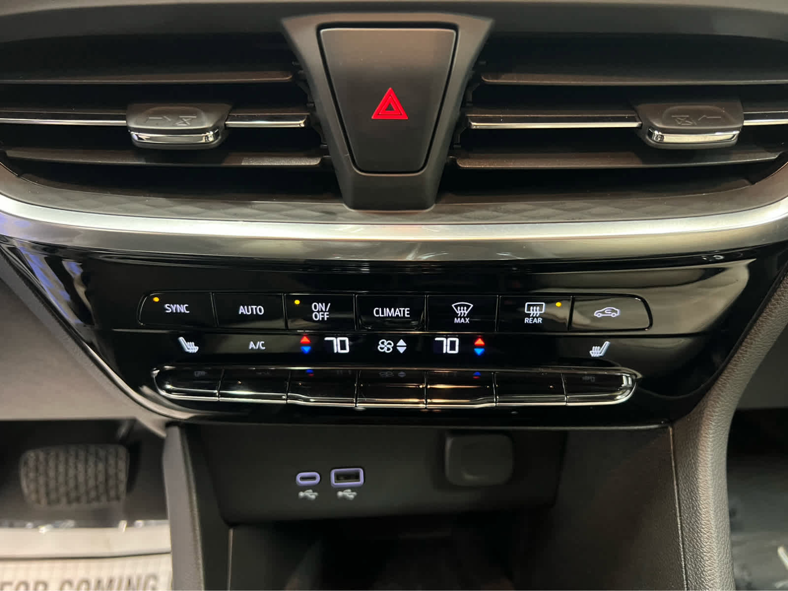 Used 2024 Buick Encore GX Avenir w/ Avenir Convenience Package image 30