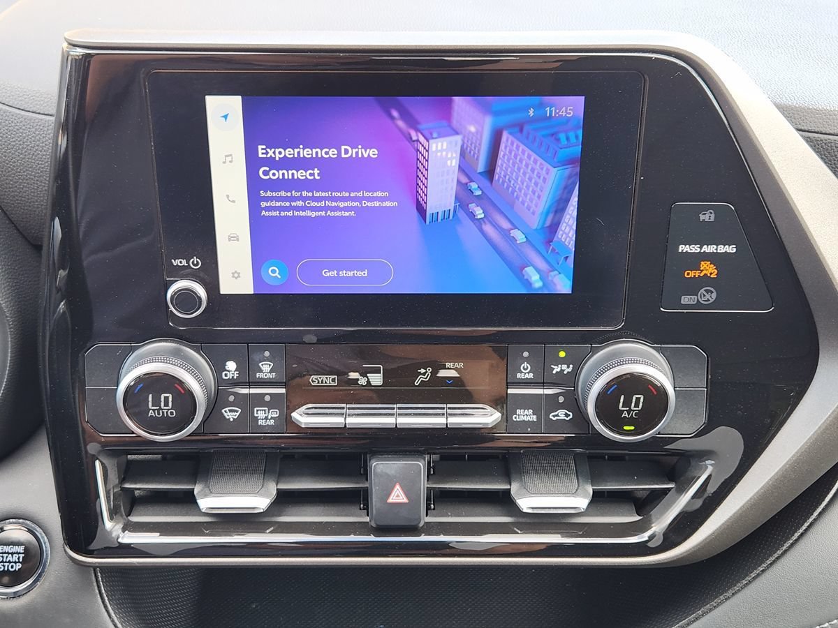Used 2023 Toyota Highlander LE FWD image 37
