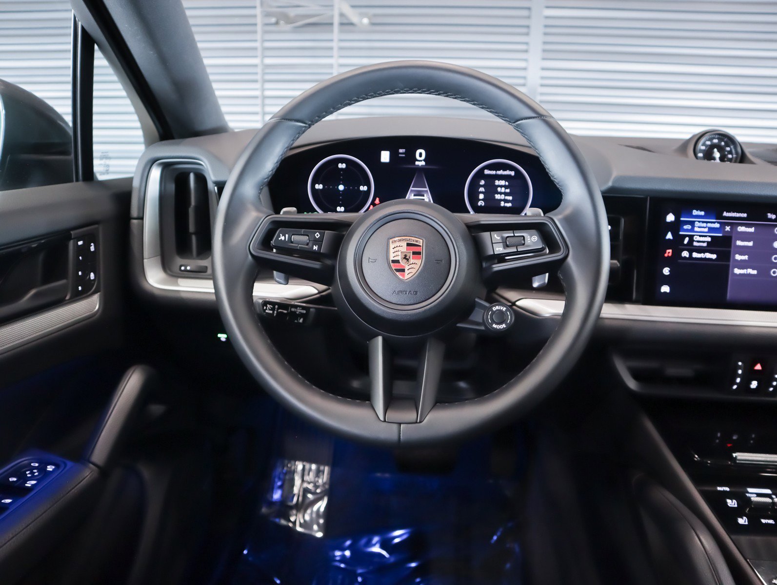 Certified 2025 Porsche Cayenne Coupe image 13