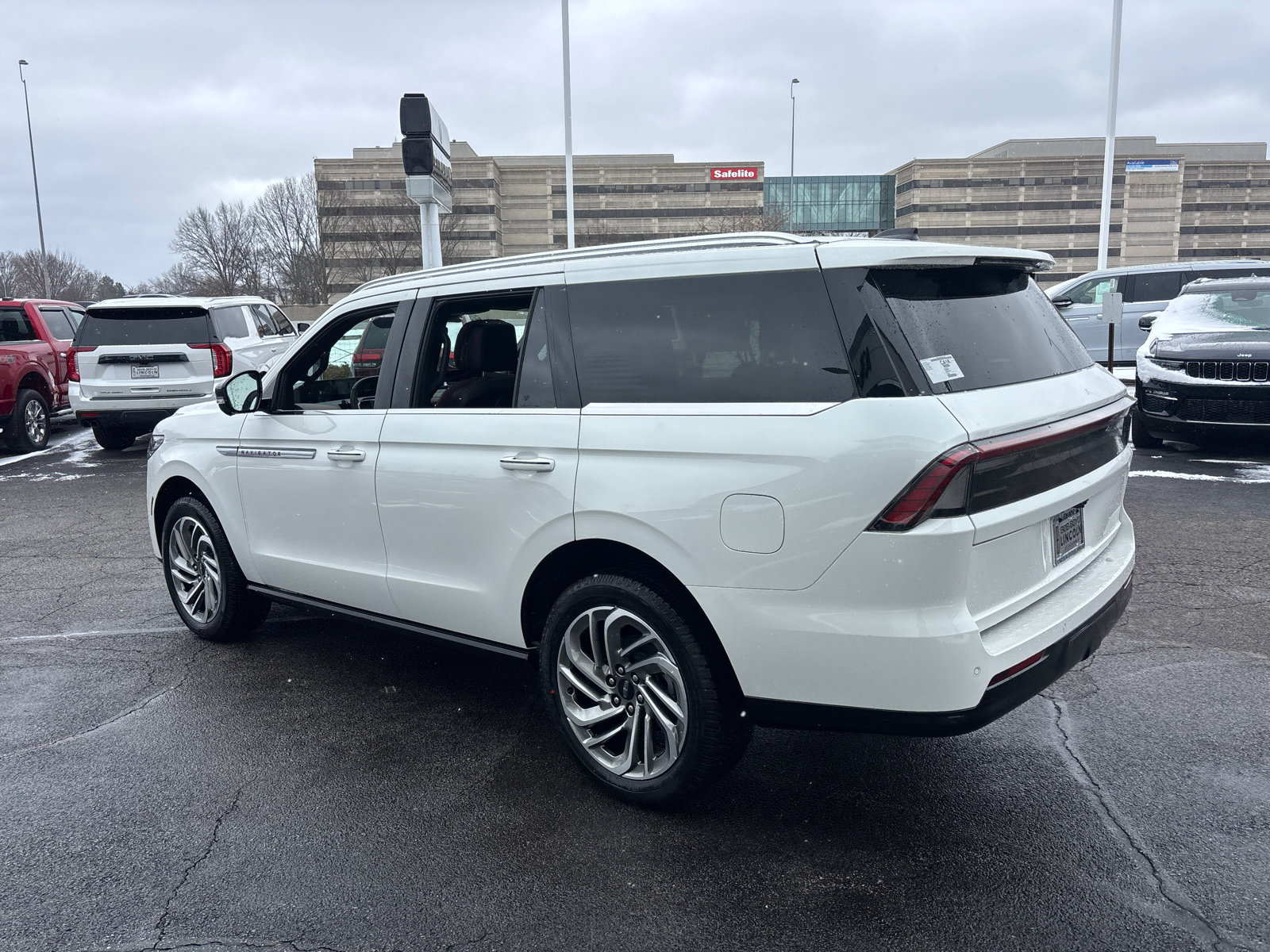 New 2026 Lincoln Navigator Reserve image 5