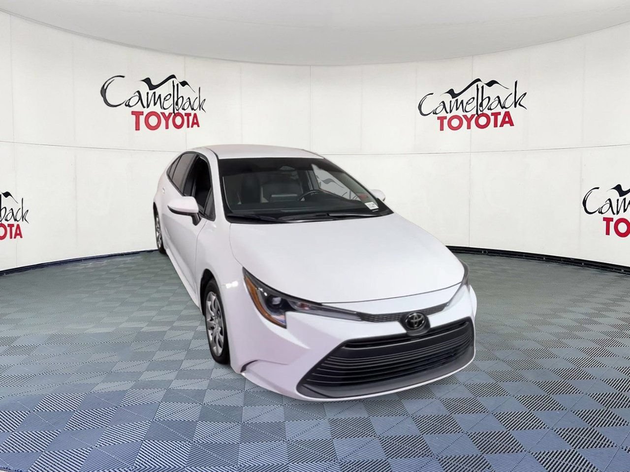 Used 2025 Toyota Corolla LE FWD image 4