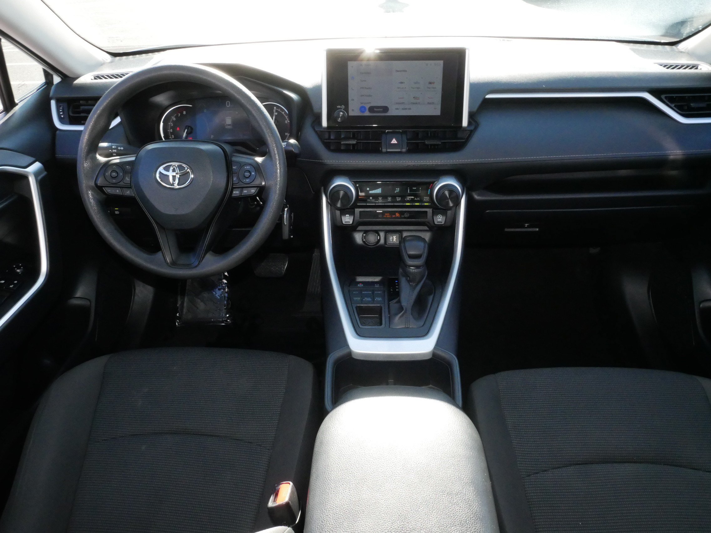 Certified 2025 Toyota RAV4 LE AWD/4WD image 10