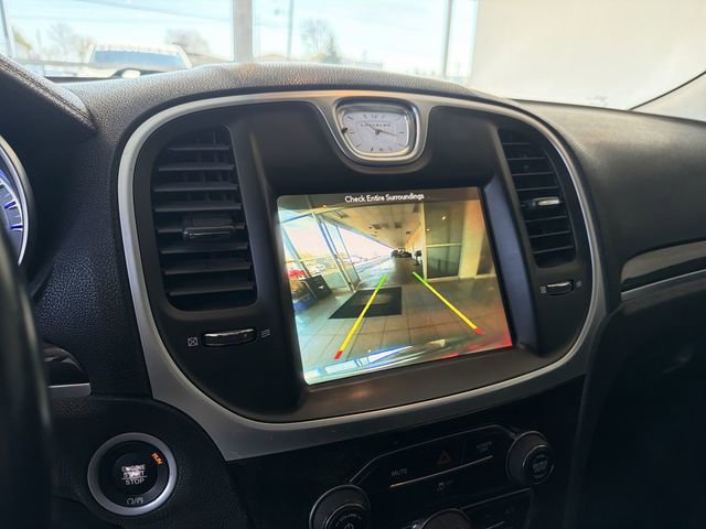 Used 2018 Chrysler 300 Limited image 27