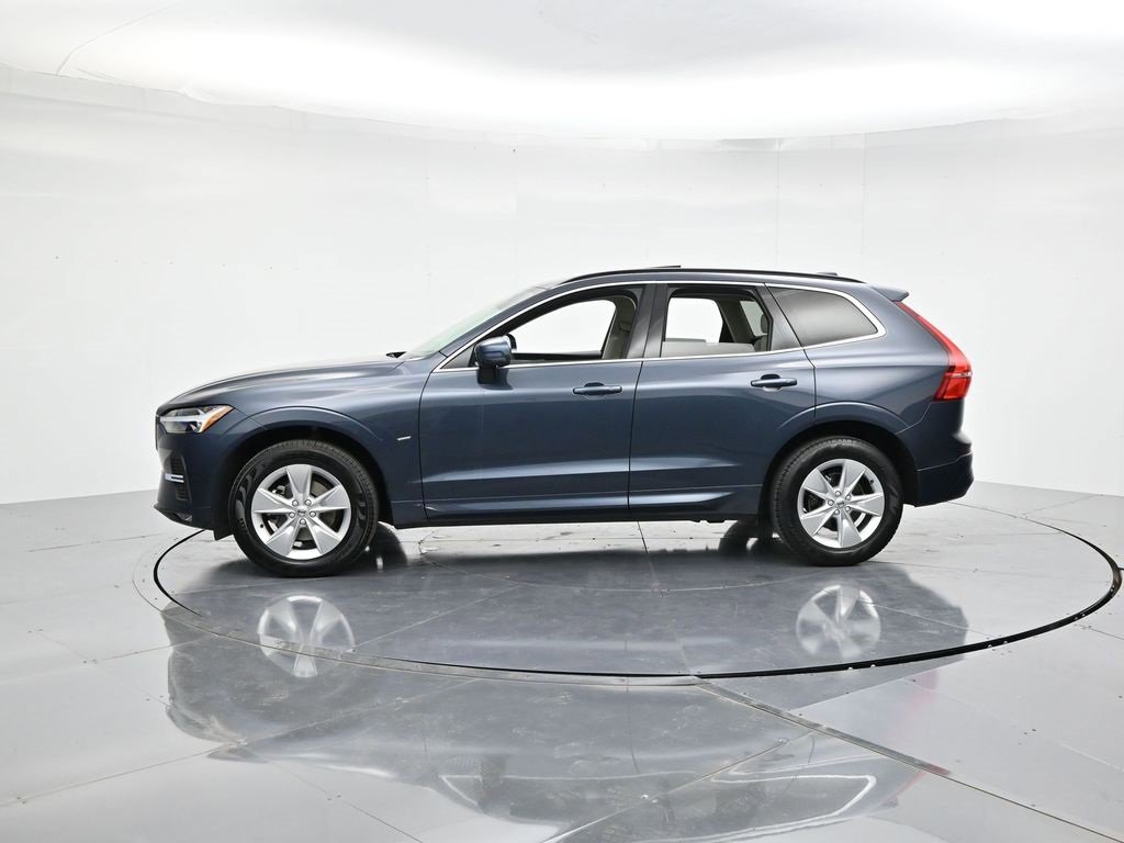 Used 2022 Volvo XC60 B5 Momentum image 6