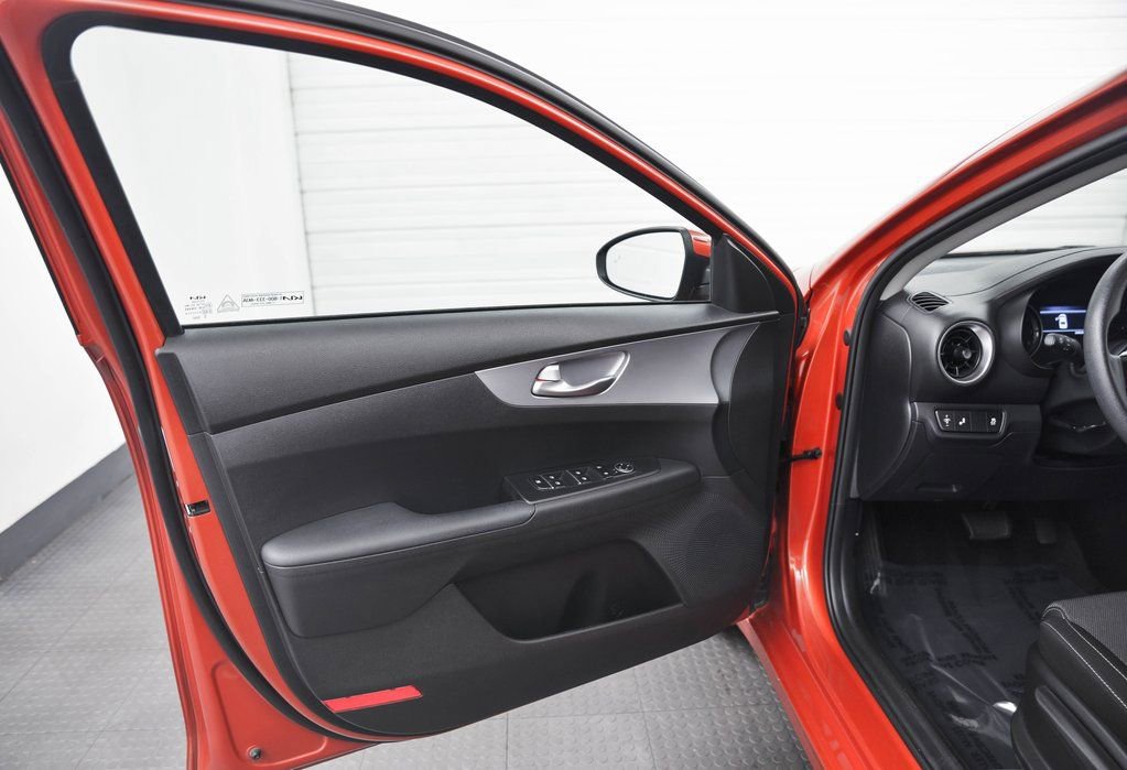 Used 2023 Kia Forte LXS w/ LXS Technology Package image 10