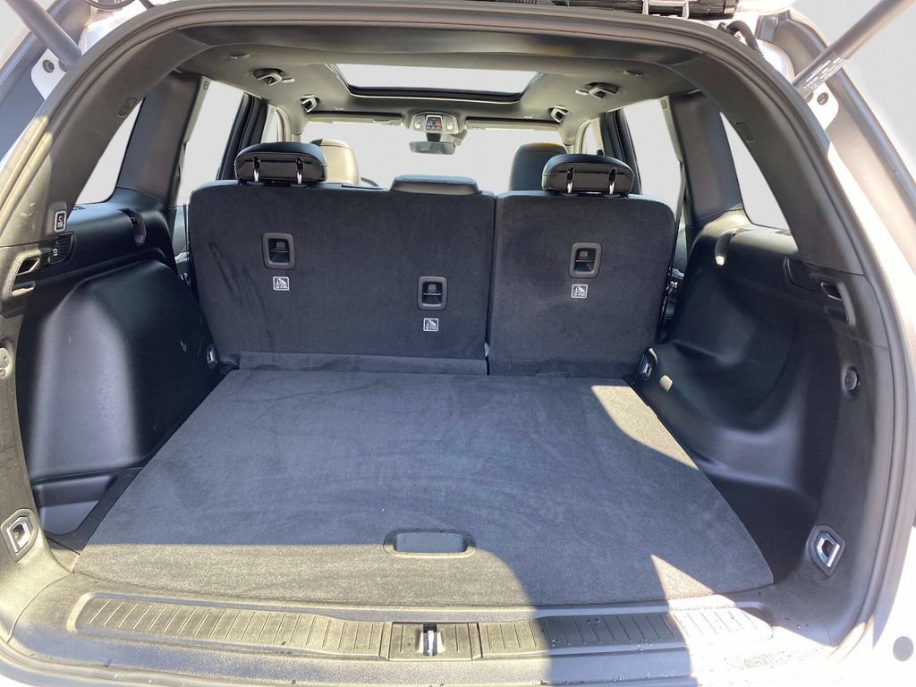 Certified 2025 Jeep Grand Cherokee Limited w/ Black Appearance Package AWD/4WD image 9