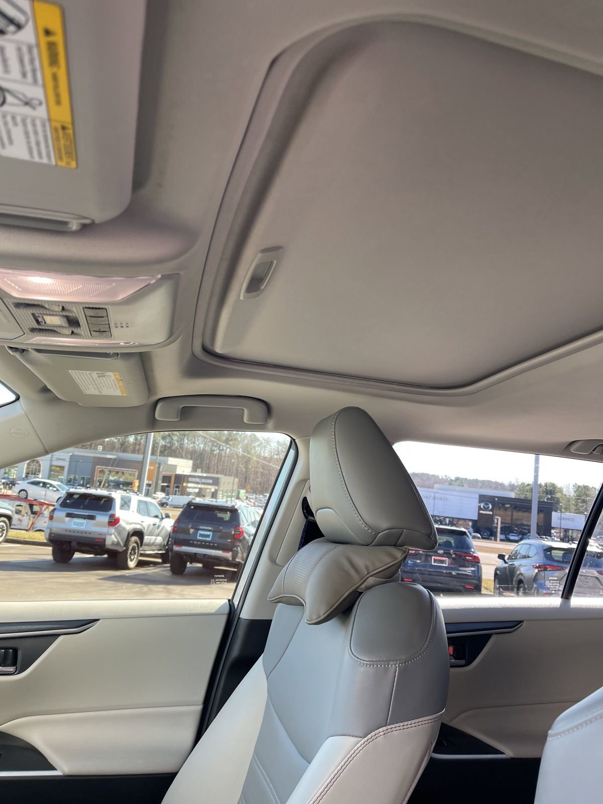 Used 2022 Toyota RAV4 XLE Premium image 19