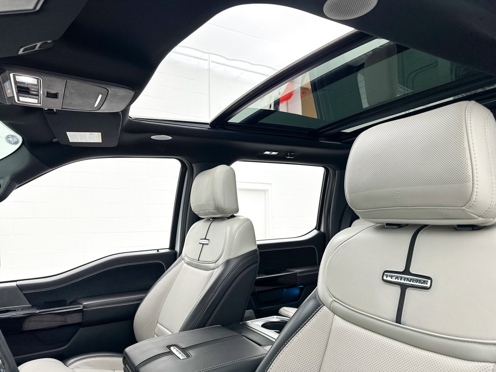 Used 2023 Ford F150 Lightning Platinum image 3