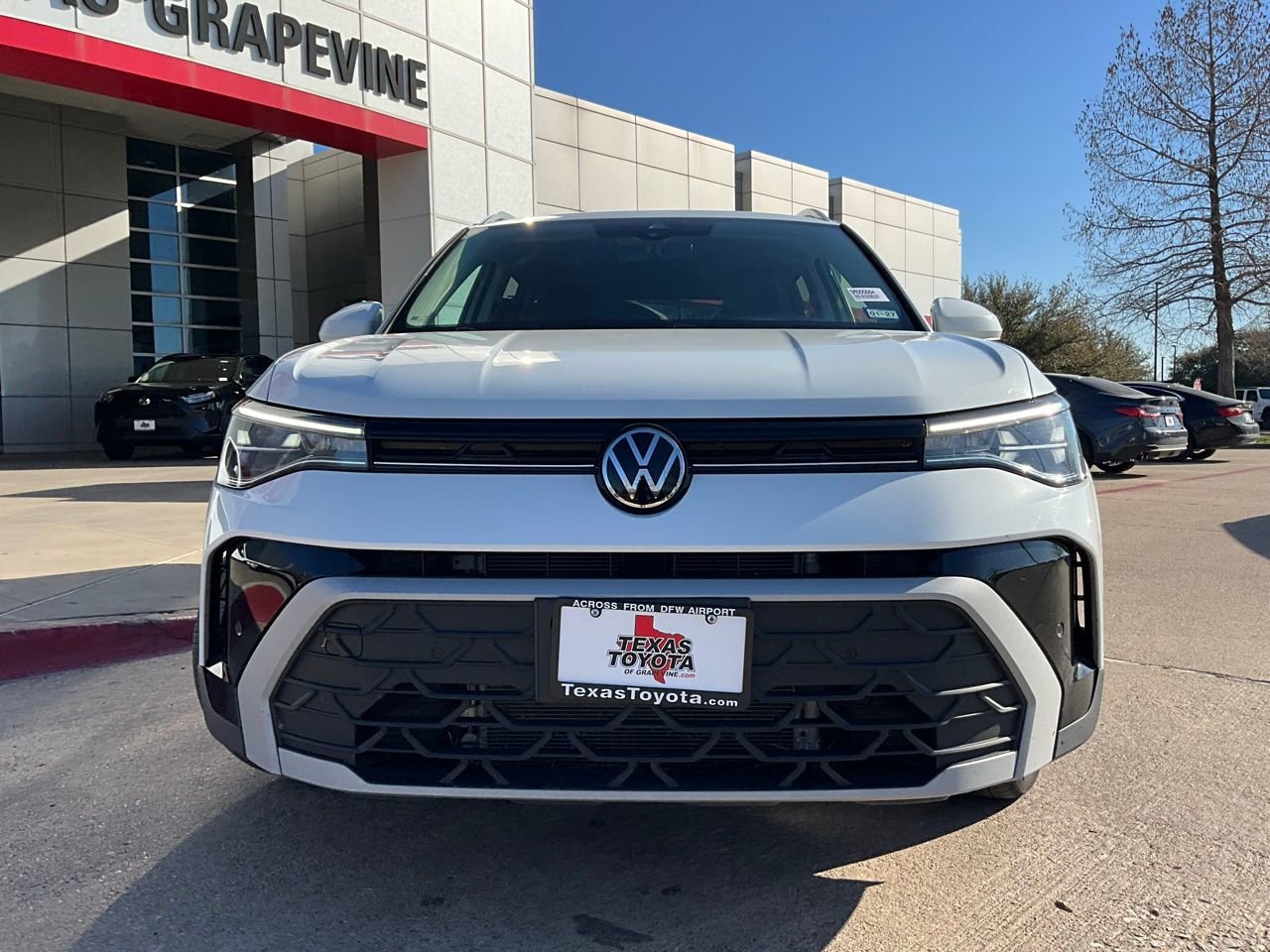 Used 2025 Volkswagen Taos SE FWD image 3