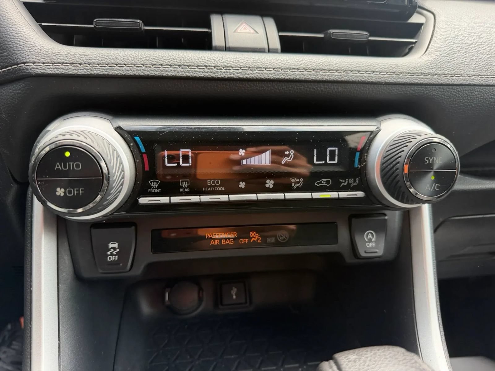 Used 2021 Toyota RAV4 XLE AWD/4WD image 14