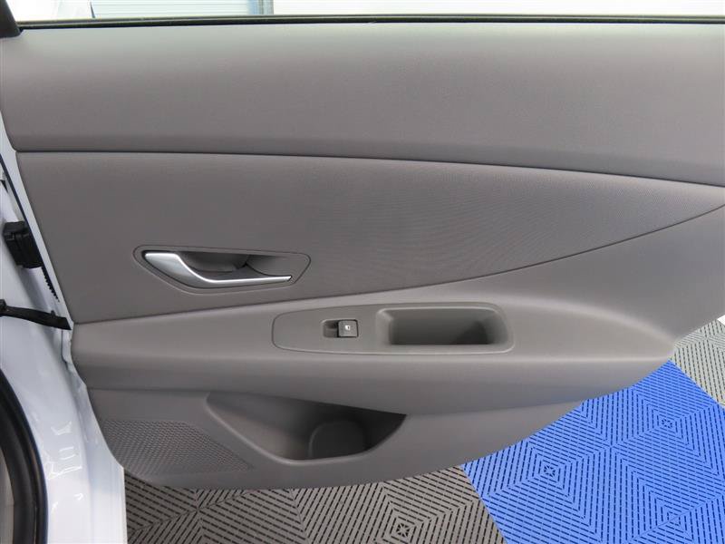 Used 2024 Hyundai Elantra SEL FWD image 31