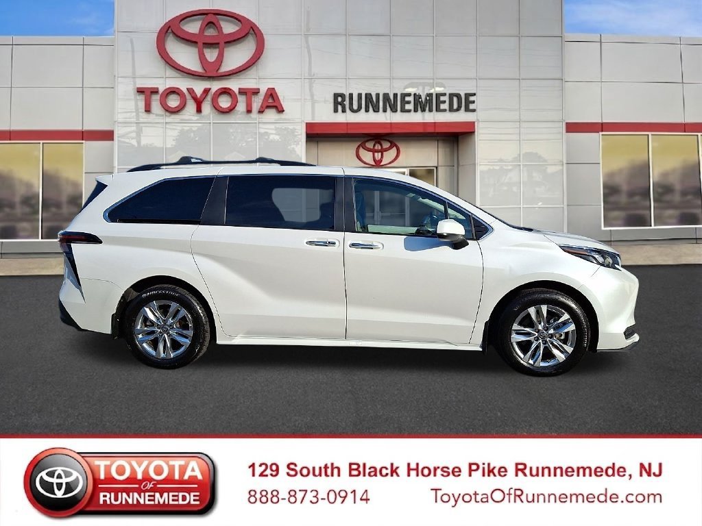 Certified 2025 Toyota Sienna XLE w/ XLE Plus Package AWD/4WD image 7