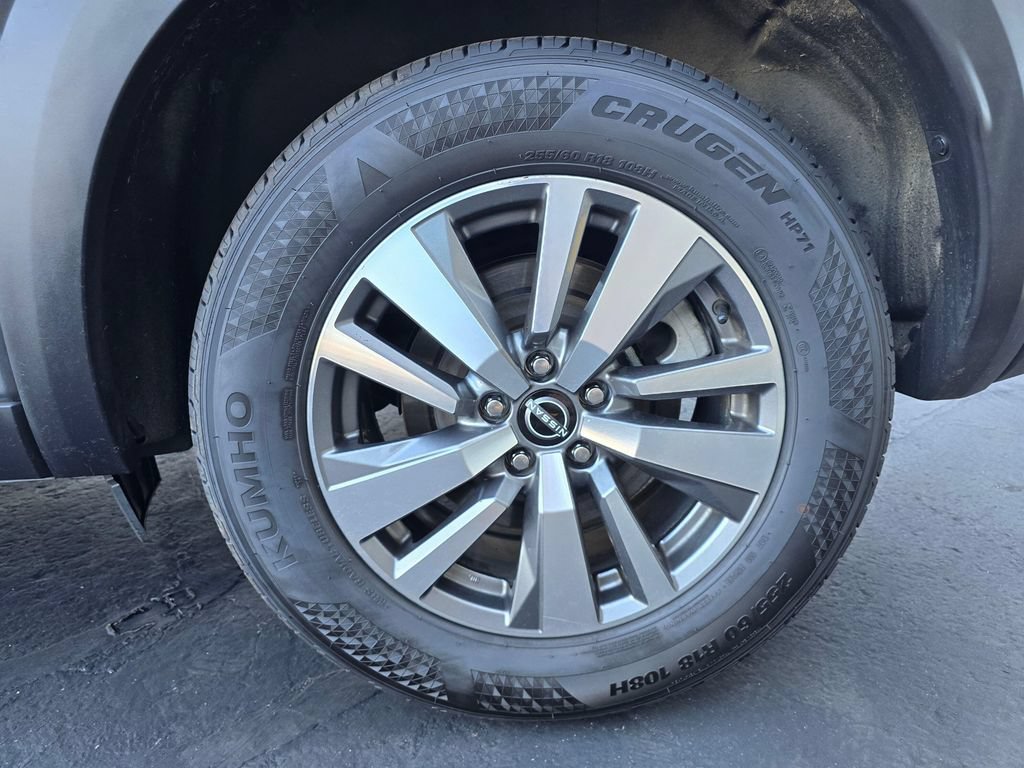 Used 2023 Nissan Pathfinder SL w/ Lighting Package (N92) FWD image 6