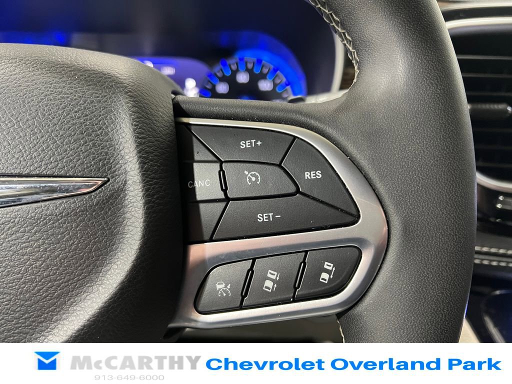 Used 2023 Chrysler Pacifica Limited image 15
