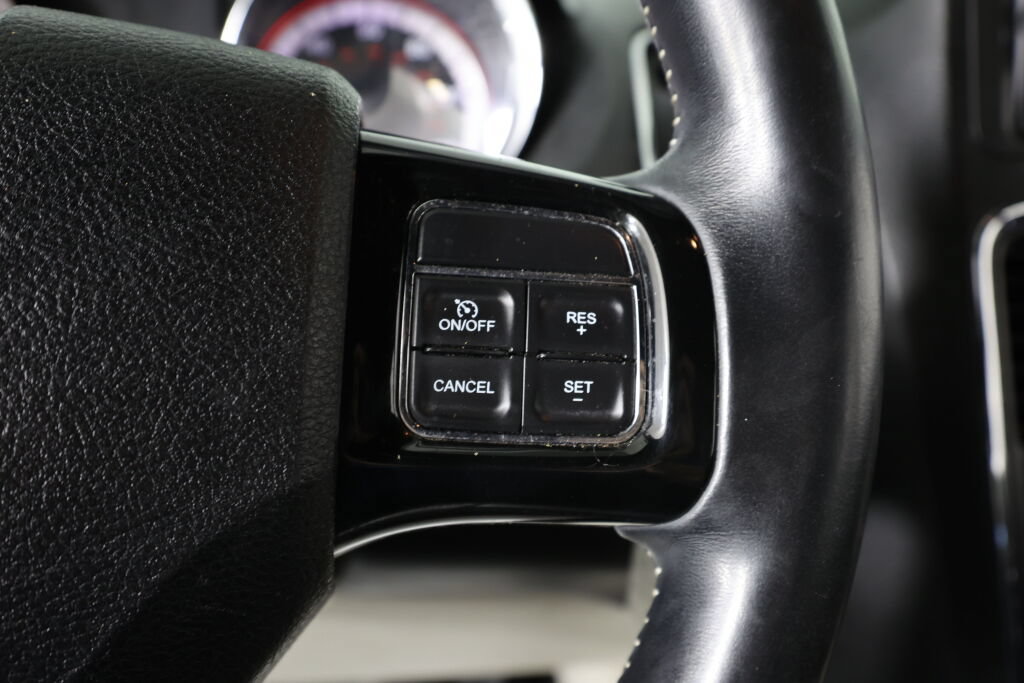 Used 2017 Dodge Grand Caravan SXT FWD image 32