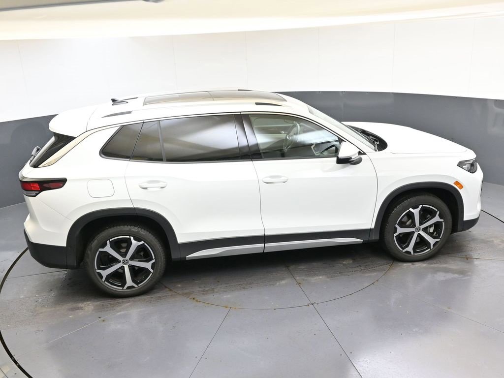 Used 2025 Volkswagen Tiguan SE w/ Panoramic Sunroof Package image 49