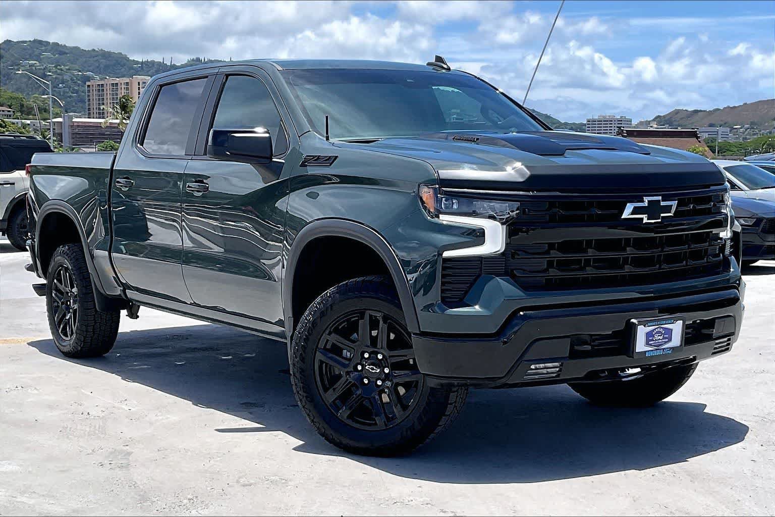 Used 2025 Chevrolet Silverado 1500 LT Trail Boss w/ Dark Appearance Package AWD/4WD image 21