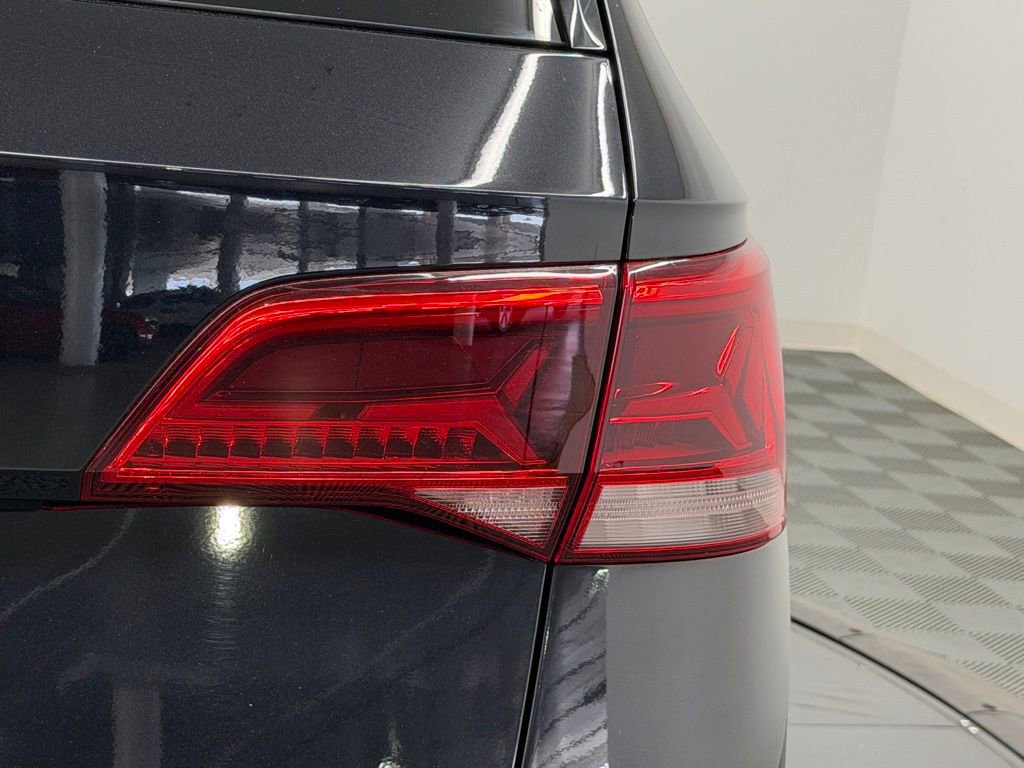 Used 2022 Volkswagen Taos SE w/ Panoramic Sunroof Package image 12