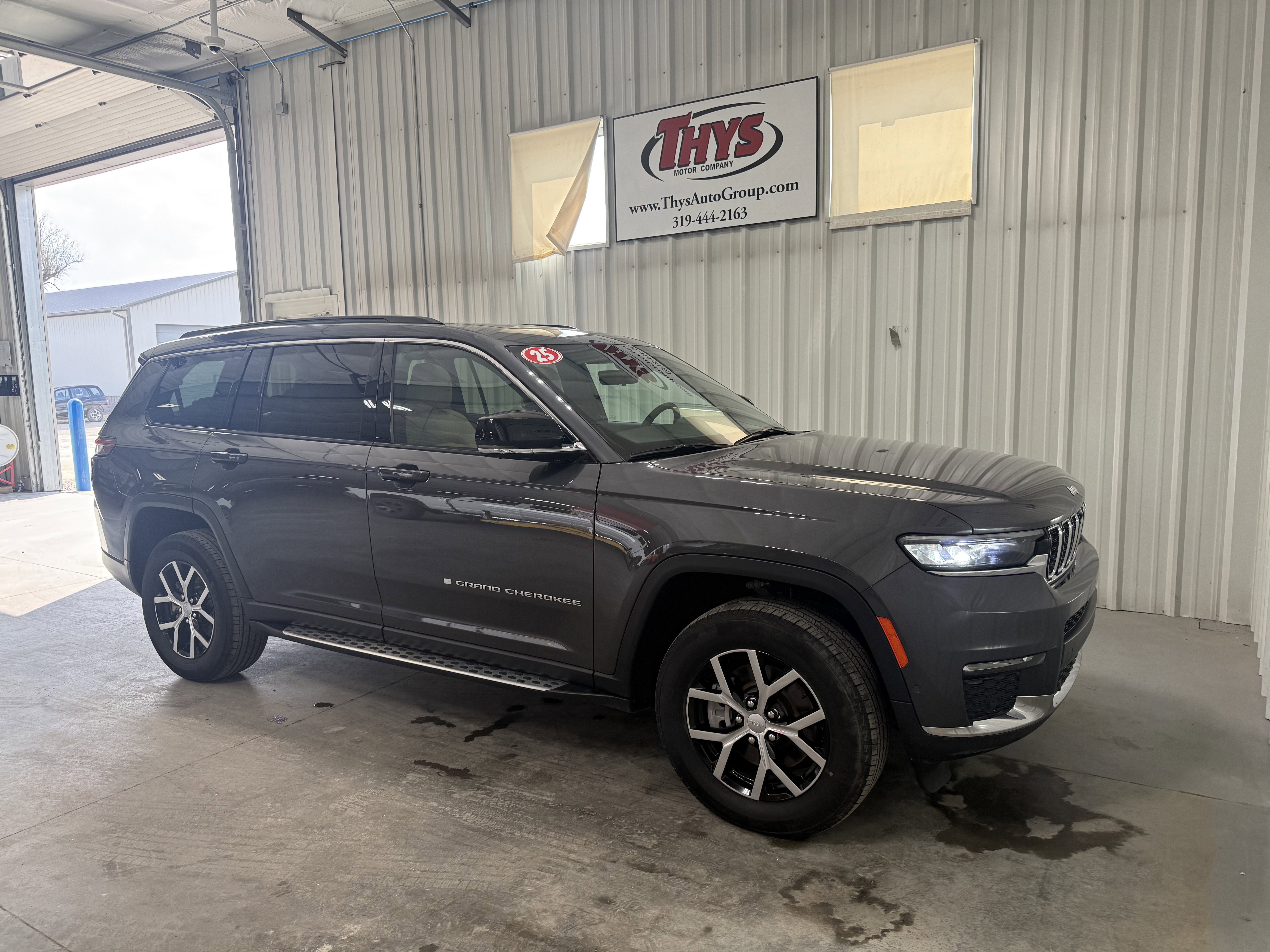 Used 2024 Jeep Grand Cherokee L Limited w/ Luxury Tech Group II AWD/4WD image 1