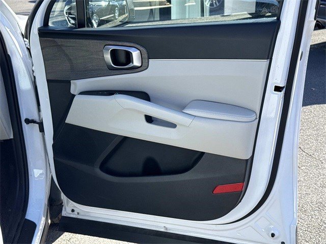 Used 2023 Kia Sorento EX w/ Panoramic Sunroof Package image 8