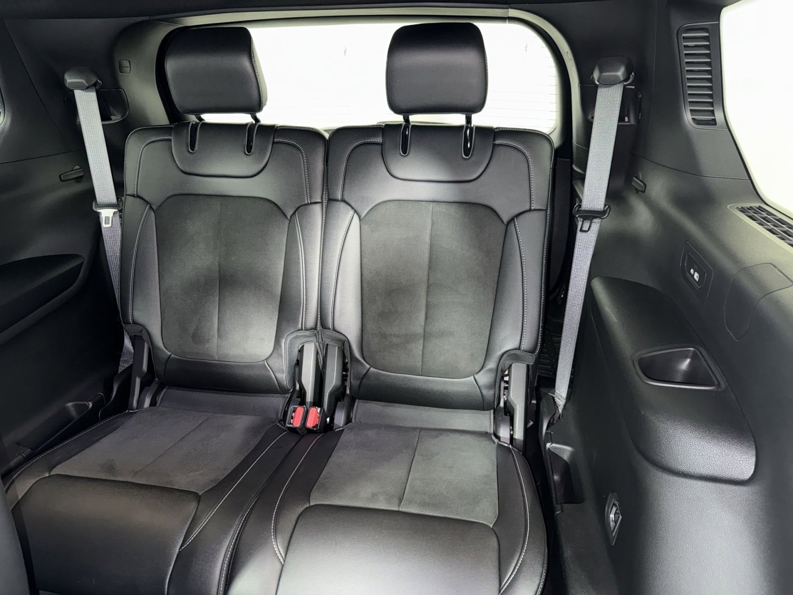 Used 2023 Jeep Grand Cherokee L Laredo image 25