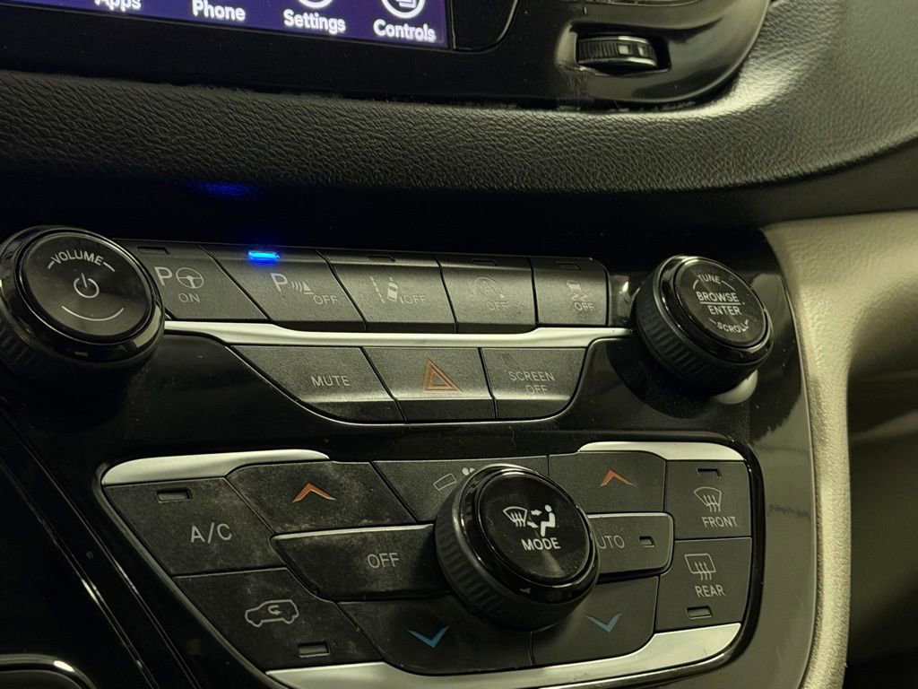 Used 2020 Chrysler Pacifica Touring-L Plus w/ Tire & Wheel Group image 20