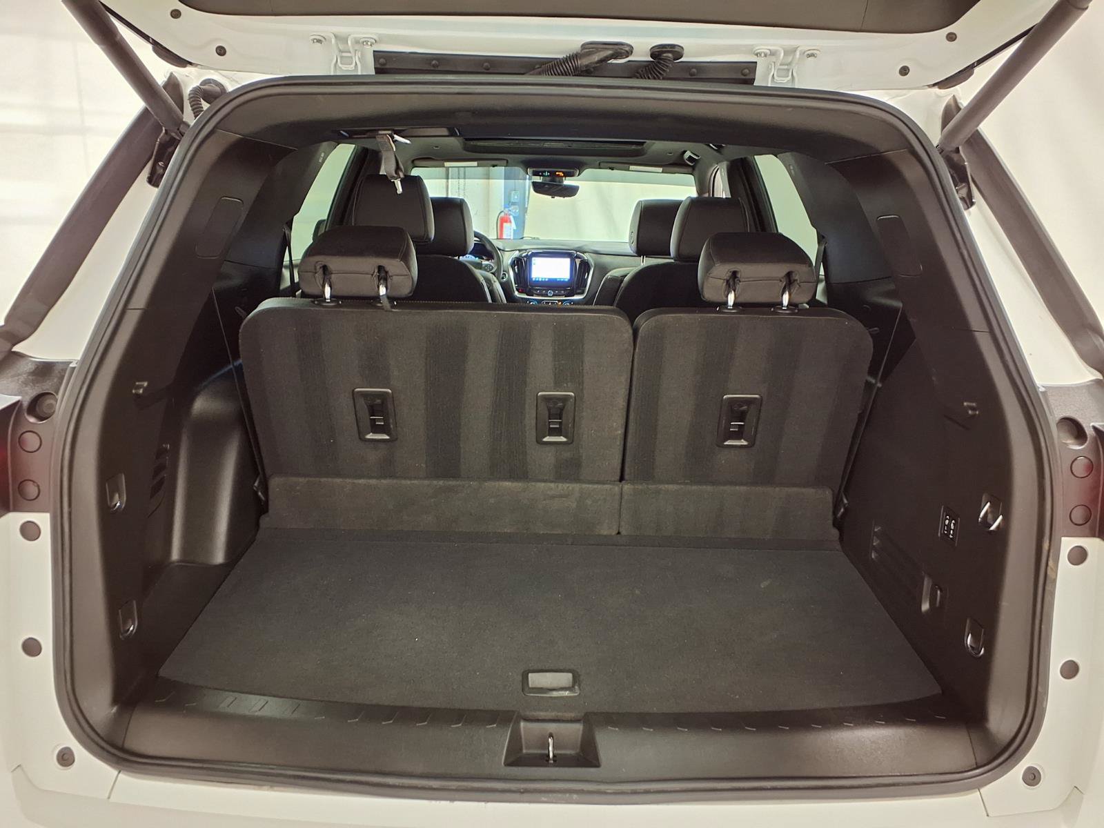 Used 2023 Chevrolet Traverse High Country FWD image 28