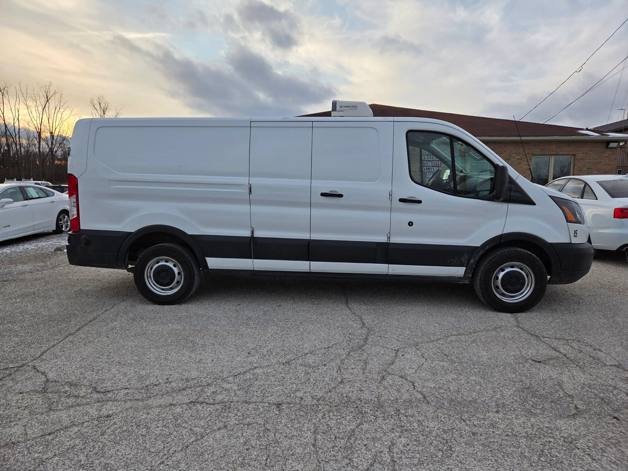 Used 2019 Ford Transit 250 148 Low Roof RWD image 4