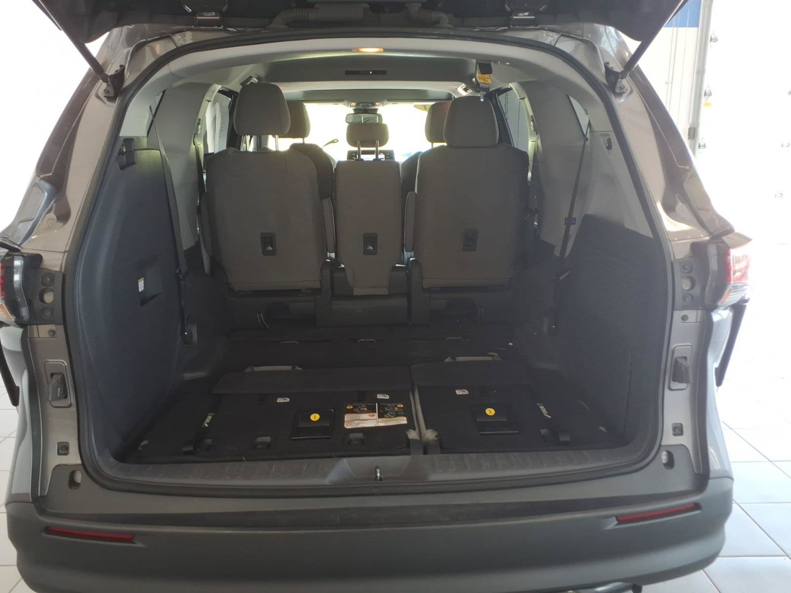 Used 2021 Toyota Sienna LE w/ LE Plus Package FWD image 16