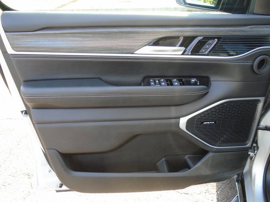 Used 2024 Jeep Wagoneer L Series II w/ Flexible Seating Group image 6