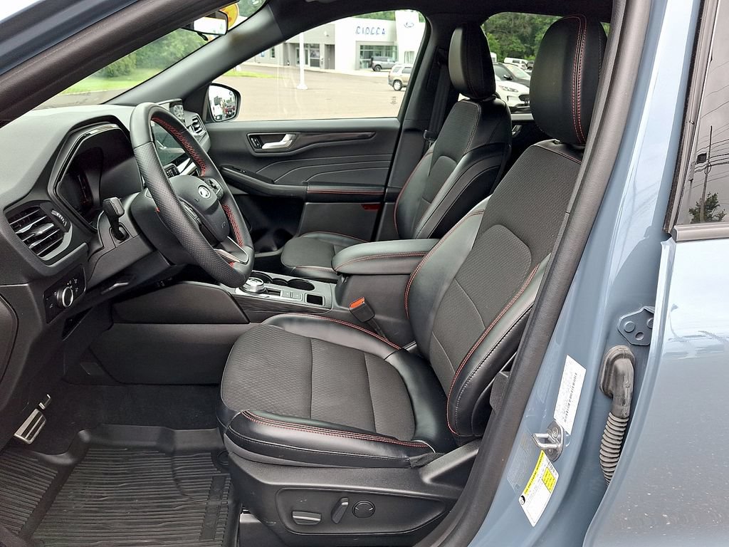 Used 2024 Ford Escape ST-Line w/ Tech Pack #1 AWD/4WD image 16
