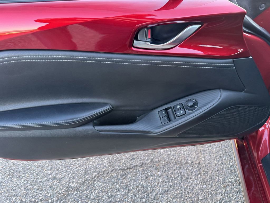 Used 2022 MAZDA MX-5 Miata RF Grand Touring RWD image 10