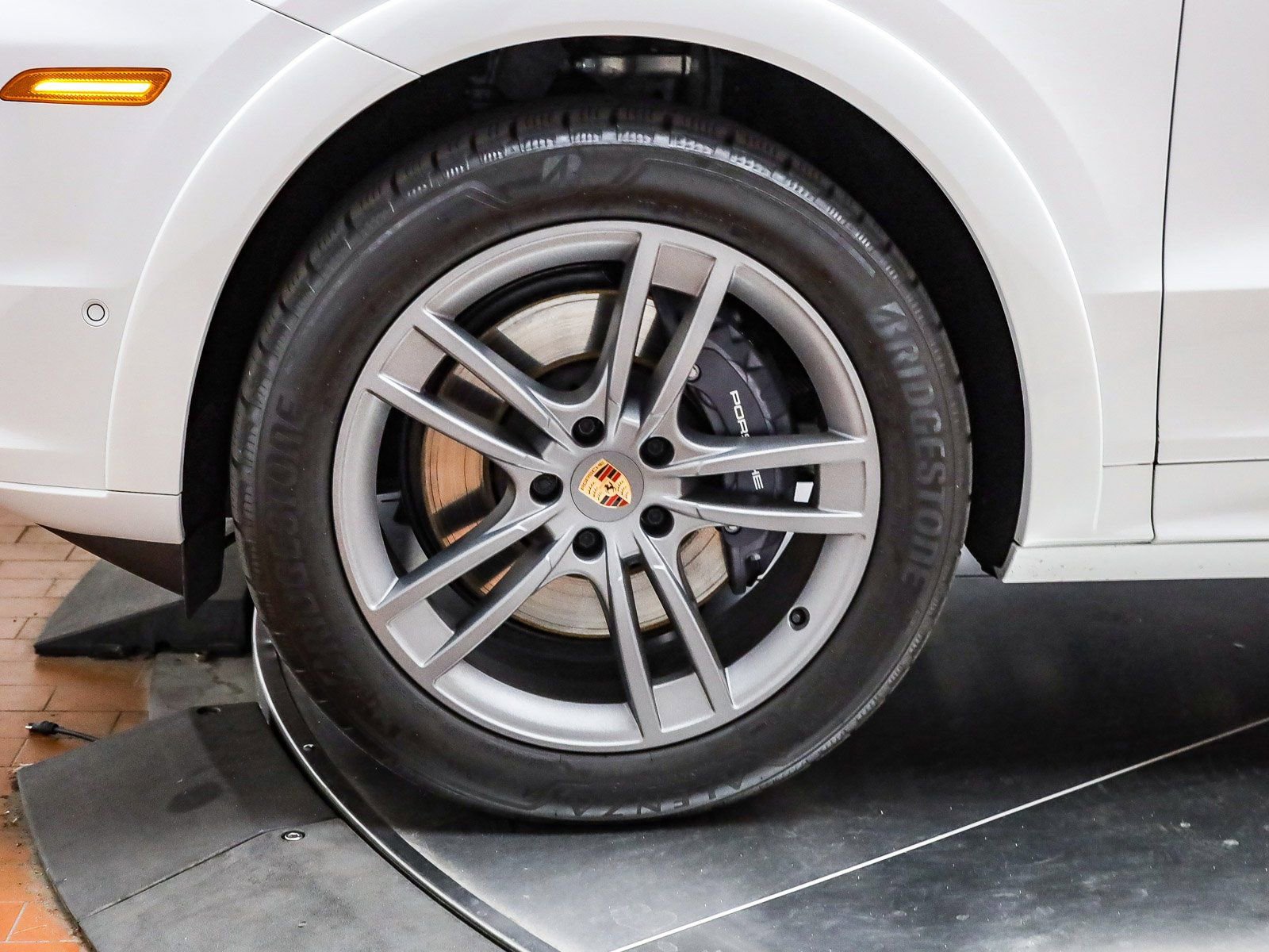 Certified 2025 Porsche Cayenne image 10