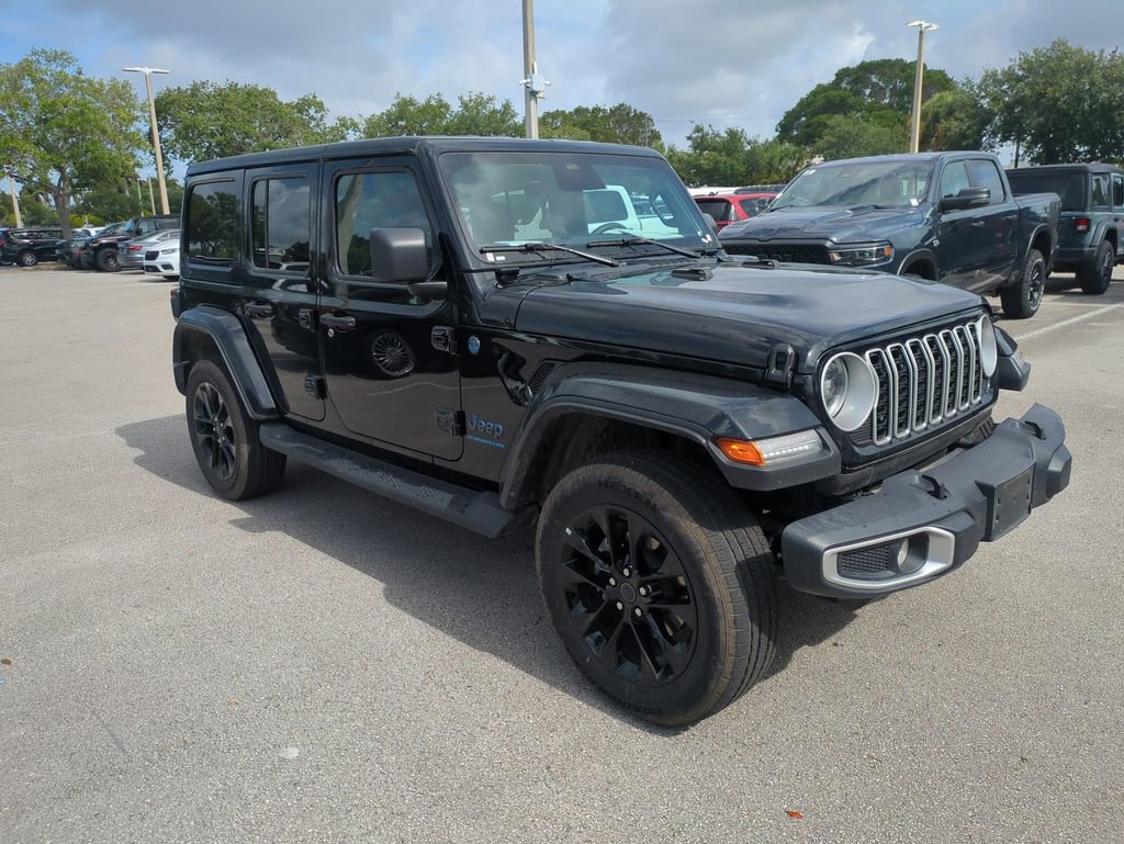 Used 2025 Jeep Wrangler Unlimited Sahara AWD/4WD image 2