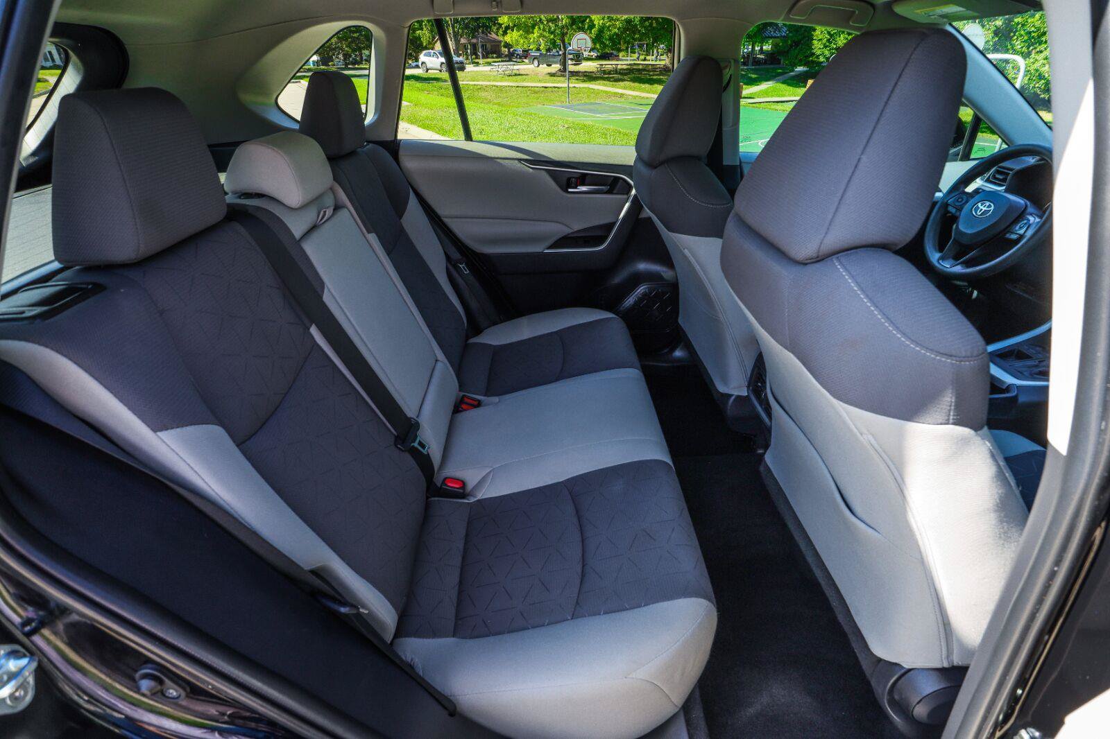 Used 2021 Toyota RAV4 XLE FWD image 38