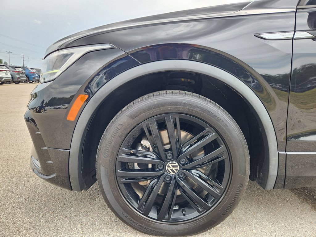 Used 2022 Volkswagen Tiguan SE R-Line FWD image 5