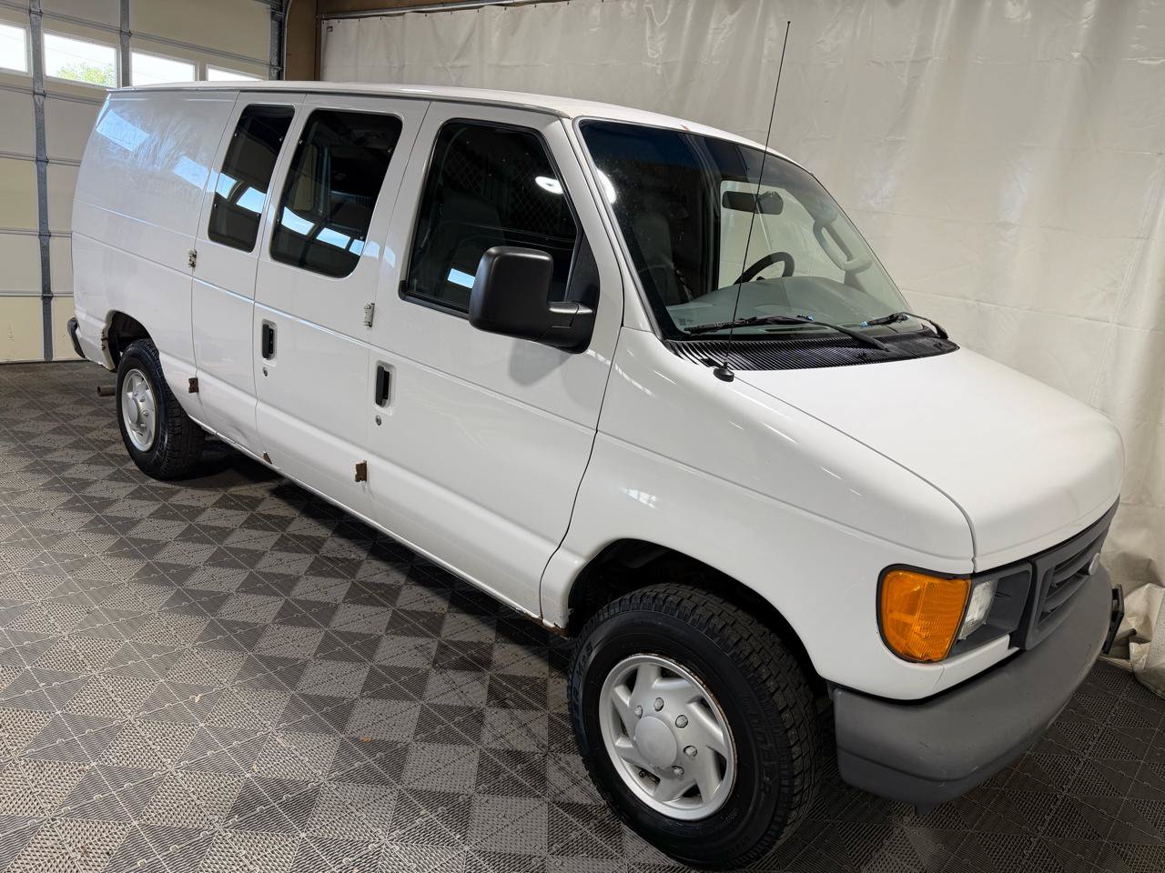 Used 2007 Ford E-150 and Econoline 150 RWD image 7
