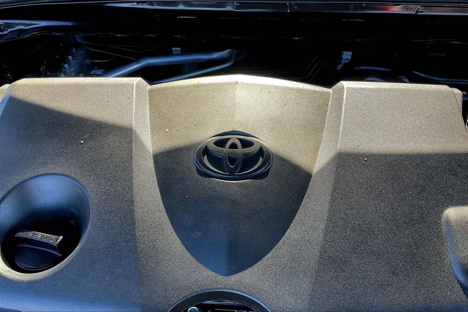 Used 2022 Toyota Camry XSE image 32